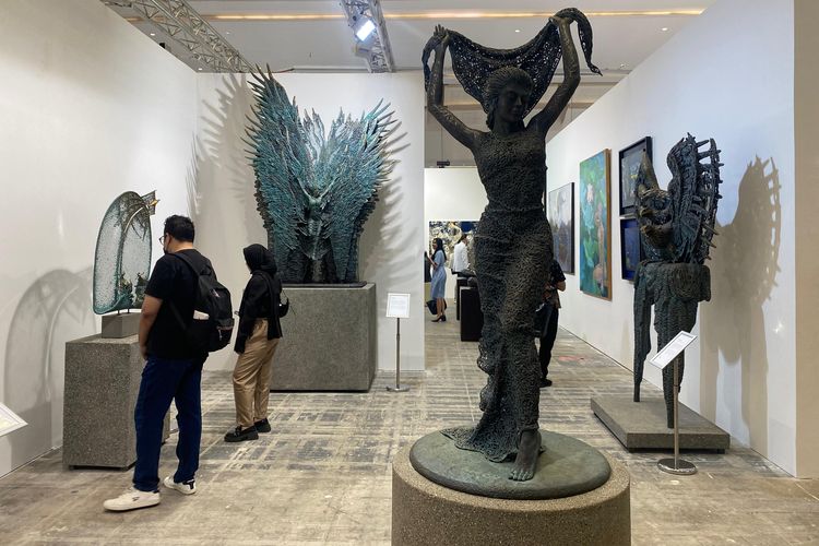 Perhelatan Art Jakarta 2023 yang digelar 17-19 November 2023 di JIEXPO Kemayoran, Jakarta Utara, menampilkan 68 galeri lintas negara. 