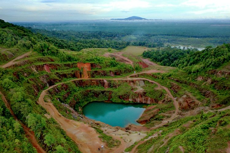 Open pit nam salu adalah kawasan eks tambang timah bawah tanah, berupa lubang besar yang ditengah-tengahnya terdapat danau nan cantik dan terowongan bawah tanah dibawahnya.
