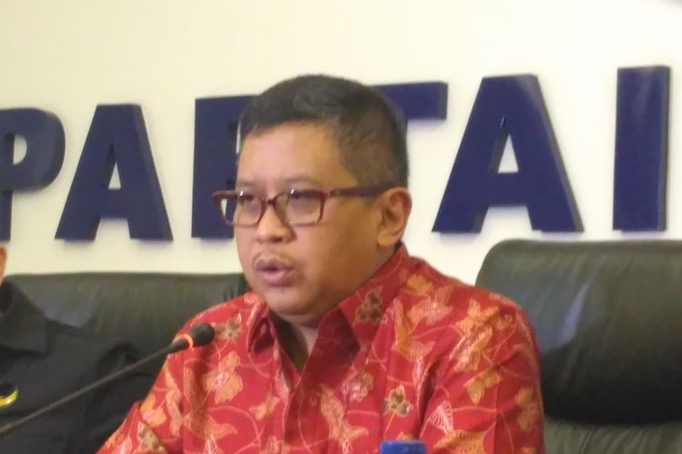 Sekertaris Jenderal PDI-P Hasto Kristiyanto di DPP Nasdem, Jakarta, Senin (6/3/2017).