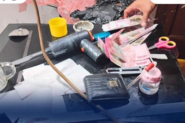 Polisi Gerebek Pembuat Uang Palsu di Pangkalpinang, Temukan 163 Lembar Pecahan Rp 100.000