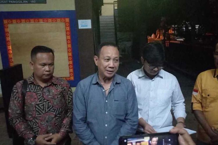 Mus Mulyadi Caleg DPRD Provinsi Sumsel bersama kuasa hukumnya usai membuat laporan di Polrestabes Palembang, Kamis (1/2/2024).