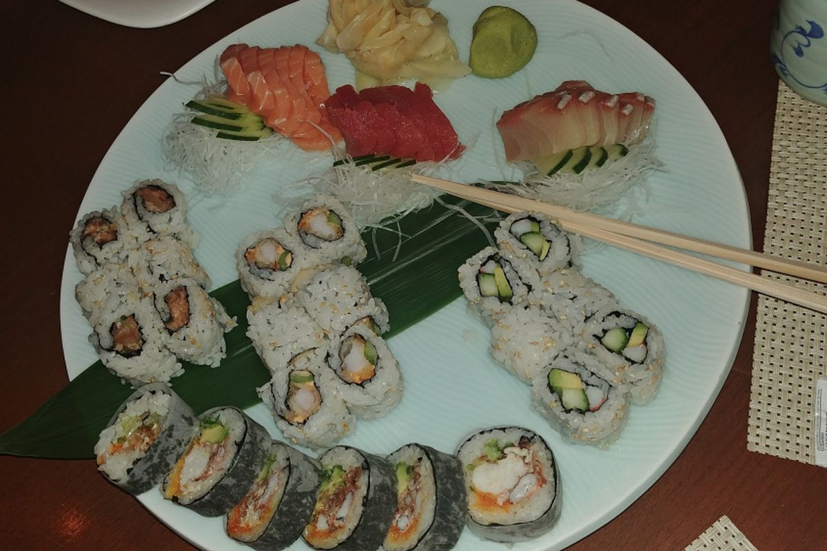 Sushi dan Sashimi di kapal pesiar Crystal Serenity