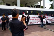 Dorong Hak Angket Kecurangan Pemilu, Massa Geruduk Kantor DPRD Kabupaten Blitar