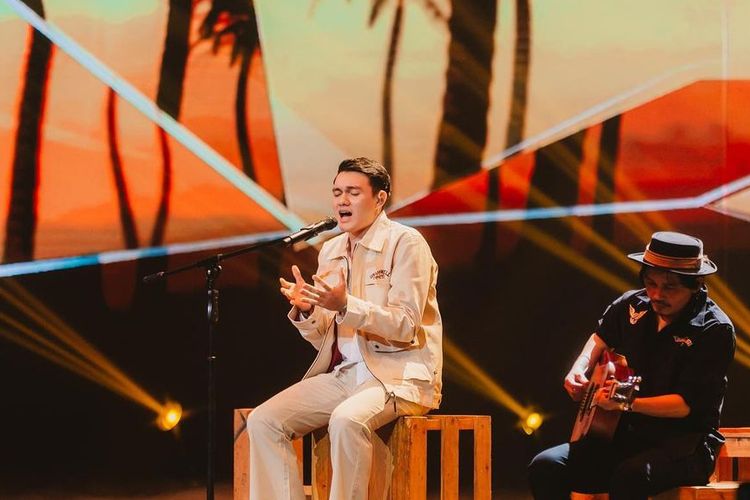 Paul membuat kelima juri Indonesian Idol beranjak dari kursi di babak Spektakuler Show 9: Top 6 Indonesian Idol 2023.