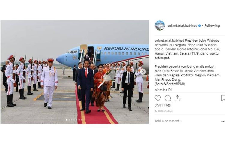 Presiden Jokowi dan Ibu Negara Iriana saat tiba di Bandar Udara Internasional Noi Bai, Hanoi, Vietnam, Selasa (11/9/2018) siang waktu setempat.