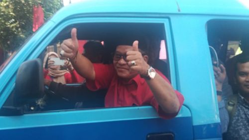 Naik Angkot, Eks Sekda Kota Magelang Kembalikan Formulir Pilkada 2024 di PDI-P