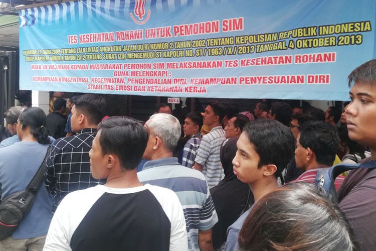 Hari Pertama Tes Psikologi Antrean Pemohon Sim Di Solo Membludak Halaman All Kompas Com