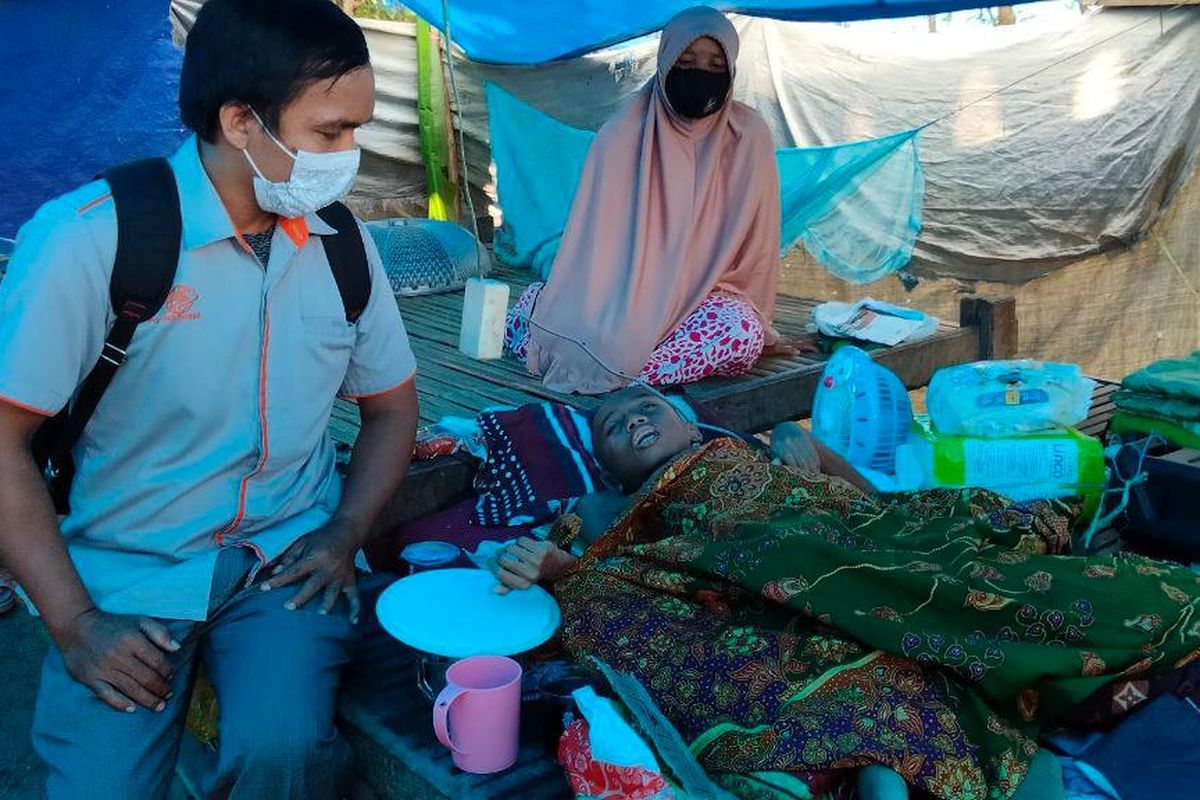 Penyaluran BST pada Korban Gempa Mamuju.

