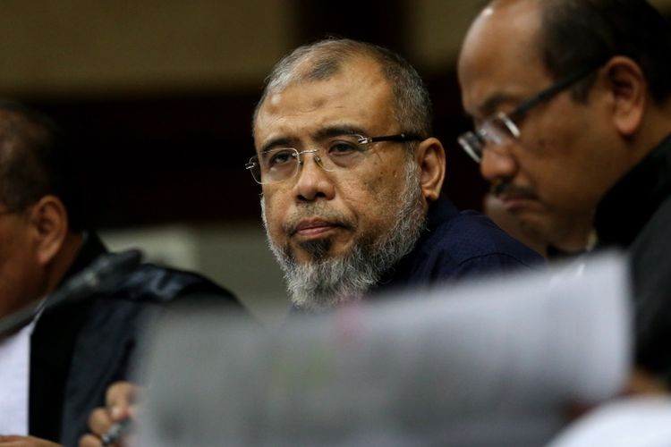 Mantan Hakim Konstitusi, Patrialis Akbar saat menjalani sidang di Pengadilan Tipikor, Jakarta Pusat, Senin (24/7/2017). Patrialis didakwa menerima suap dari pengusaha impor daging, Basuki Hariman. Suap tersebut diduga untuk memengaruhi putusan uji materi yang diajukan ke Mahkamah Konstitusi.
