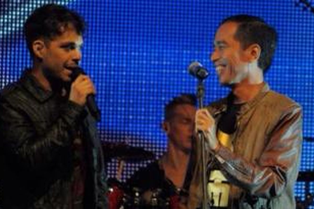 Vokalis sekaligus programmer band Arkarna, Jollie Jacobs menggunggah foto ketika dirinya berkolaborasi bersama Gubernur DKI Jakarta, Joko Widodo atau Jokowi dalam konser Arkarna di Tennis Indoor Senayan, Jakarta, 31 Mei 2013 lalu. Foto ini diunggah Arkarna untuk melengkapi ucapan selamat atas terpilihnya Jokowi sebagai presiden Indonesia pada Senin (22/7/2014).