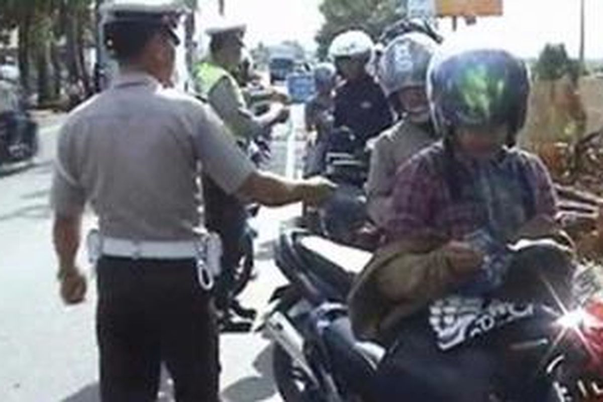 Ratusan motor di Majene, sulawesi barat, terjaring razia balapan liar yang digelar petugas lantas polres Majene/ rabu (10/8/2011) hari ini.