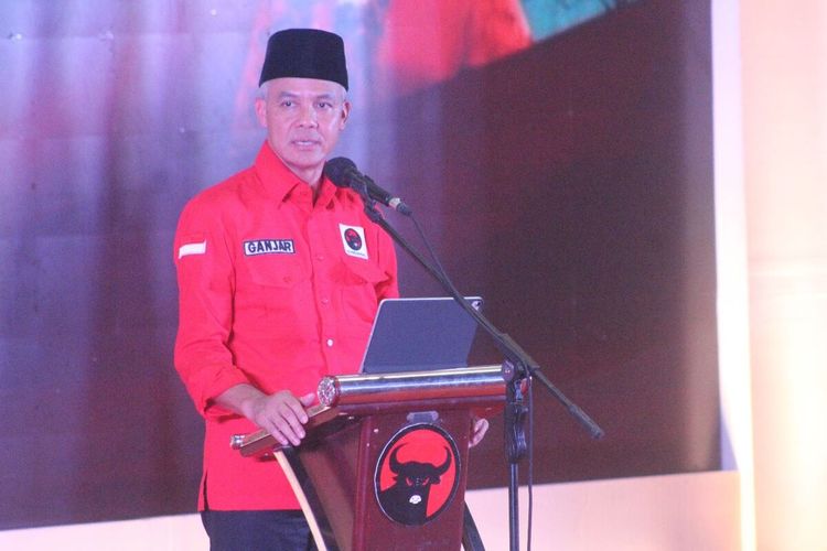 Bakal calon Presiden Partai PDIP Ganjar Pranowo saat menghadiri acara Konsolidasi Pemenangan Pemilu 2024 PDIP di Gor Ranau Kompleks Jakabaring Sport City (JSC) Palembang, Sumatera Selatan, Sabtu (20/5/2023).