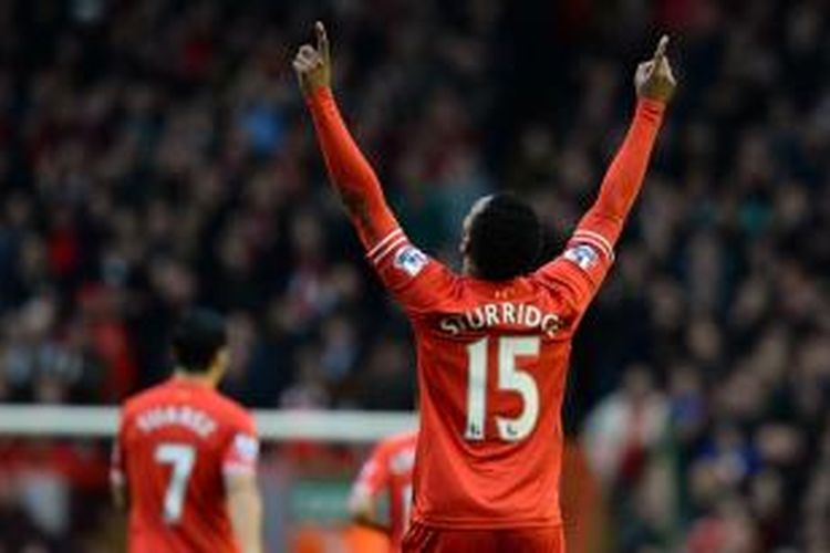 Penyerang Liverpool, Daniel Sturridge, merayakan golnya dalam pertandingan lanjutan Premier League melawan Swansea City, Minggu (23/2/2014). 