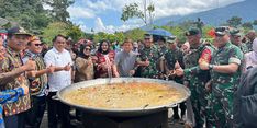 PLBN Aruk Jadi Pusat Masak Besar Kuali Merah Putih bersama Bobon Santoso
