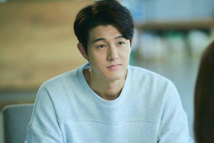 Aktor Lee Ki Woo dalam akting di salah satu adegan drama yang ia mainkan. 