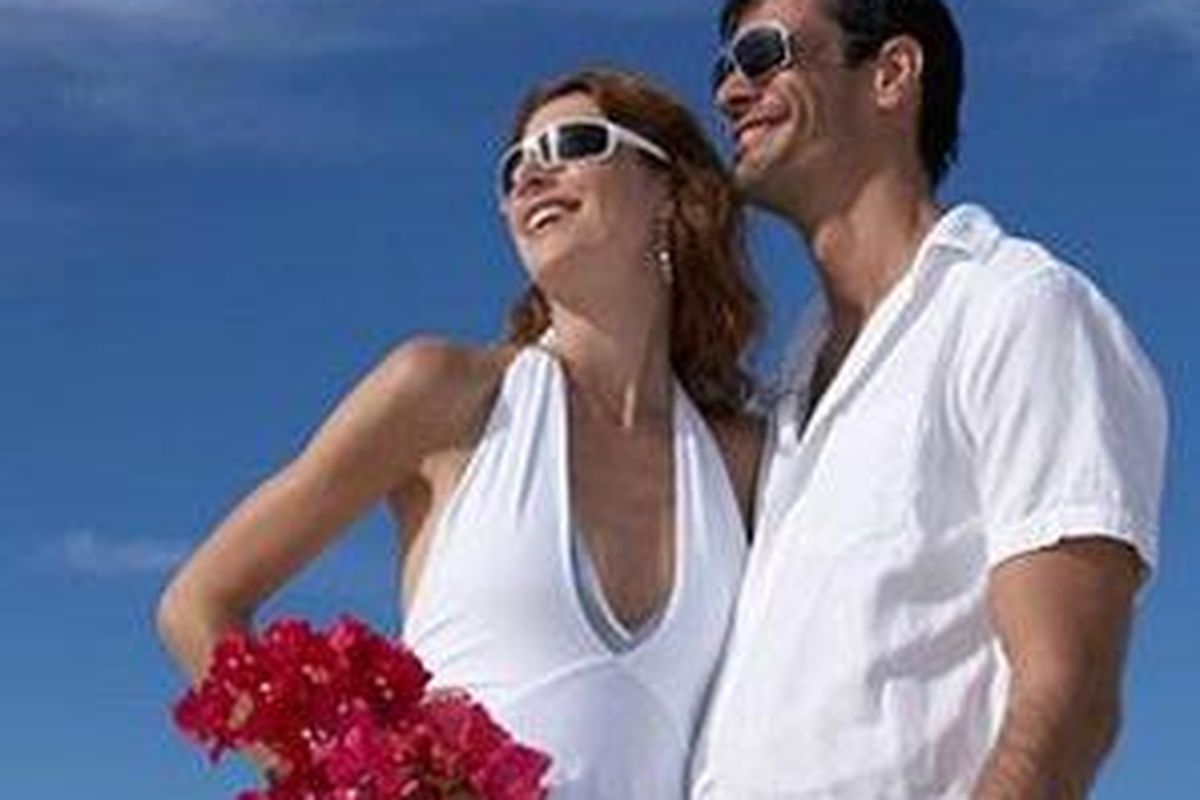 Kebahagaian mewarnai awal-awal pernikahan 