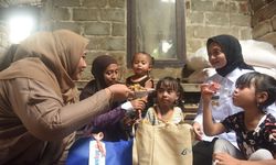 Wali Kota dan Ketua TP-PKK Kota Kediri Berikan Paket Bantuan Pangan kepada Balita Stunting di Kelurahan Gayam