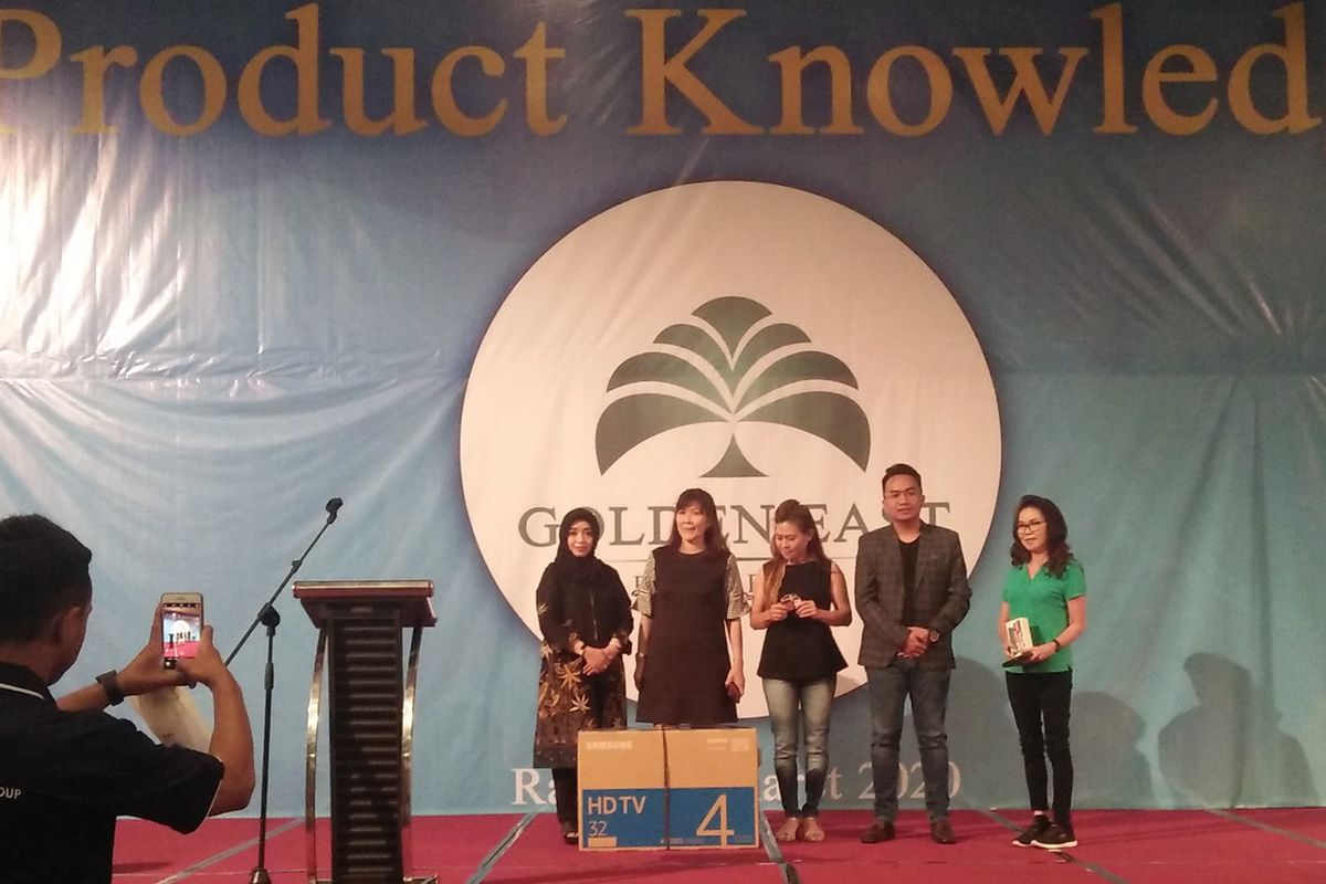 Komisaris PT Keluarga Sejahtera Group Thoriq Majiddanor (dua dari kanan), dalam acara product knowledge, Rabu (11/3/2020).