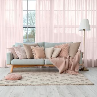 Ilustrasi ruang tamu berwarna abu-abu dan pink