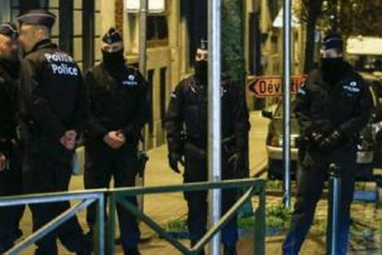 Pejabat keamanan mengatakan para pelaku serangan di Paris punya kaitan dengan kawasan Molenbeek di Brussel, Belgia. 