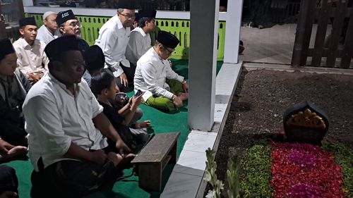 Usai Ziarah ke Makam Abdul Aziz Manshur, Cak Imin: Saatnya Wong Jombang Tampil