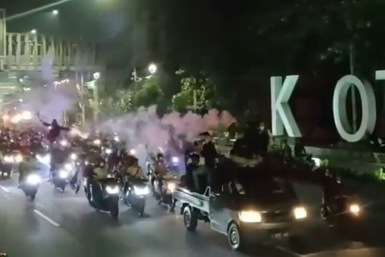 Video viral di media sosial memperlihatkan puluhan motor menggelar konvoi sahur on the road (SOTR).