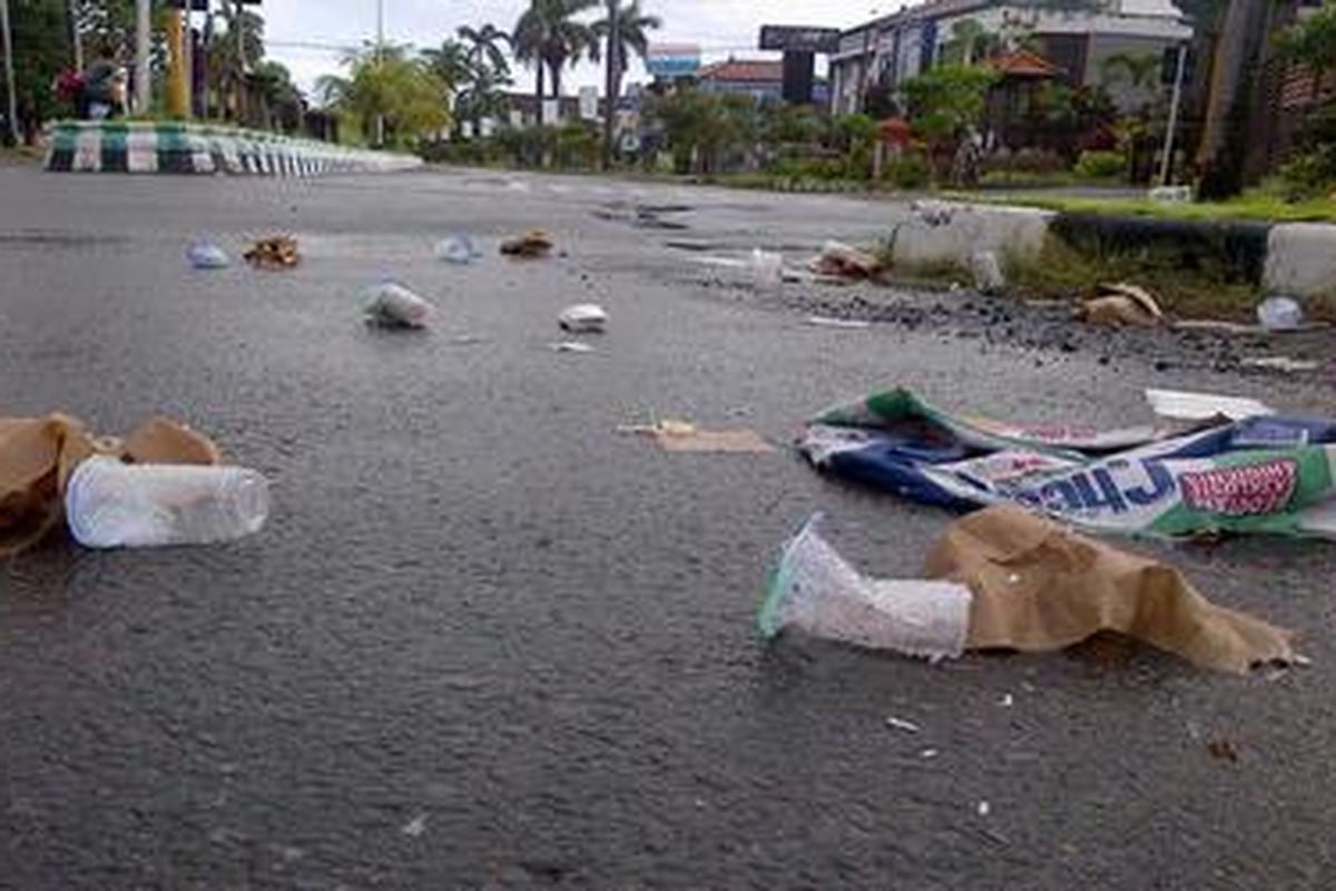 Sampah Berserakan Pada Hari Nyepi