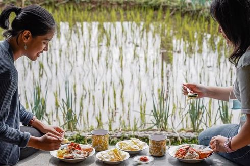 Ngopi di Sawah Bogor, Tawarkan Sensasi Makan Lesehan di Tepi Sawah