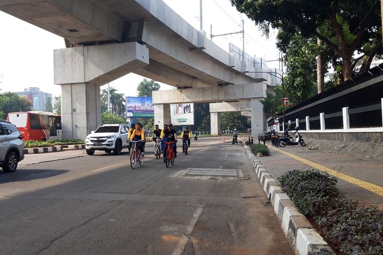 Jalur sepeda setelah Blok M bergelombang dan tak miliki garis jalur sepeda, Sabtu (12/10/2019)