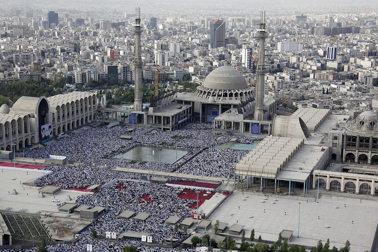 Pemakaman Ali Khamenei Bakal Lebih Ramai dari Khomeini, Iran Tutup Wilayah Udara