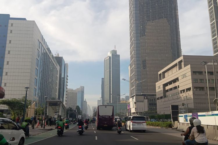 Jalan MH Thamrin menuju Bundaran HI, Jakarta Pusat, Jumat (3/1/2025) 