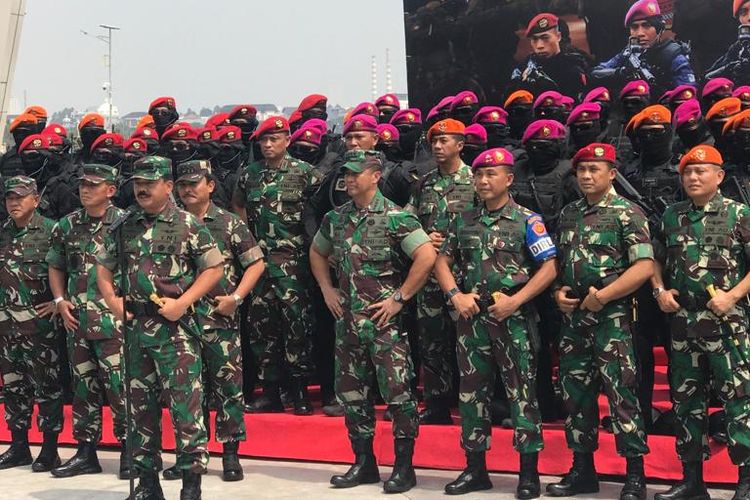 Panglima TNI Marsekal Hadi Tjahjanto saat memberikan keterangan pers di daerah Jakarta Utara, Selasa (9/4/2019).