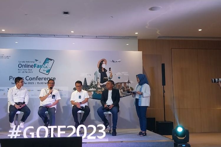 Para narasumber dari Garuda Indonesia, BNI, Traveloka, Tiket.com memberikan keterangan pers di Tangerang,  Senin (15/5/2023).