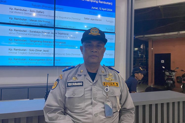 Komandan Regu (Danru) Terminal Kampung Rambutan Yos Sudarso saat ditemui di terminal, Jumat (12/4/2024).