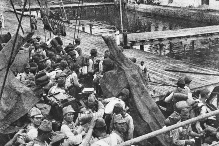 Tentara Jepang saat mendarat di Pulau Kalimantan.