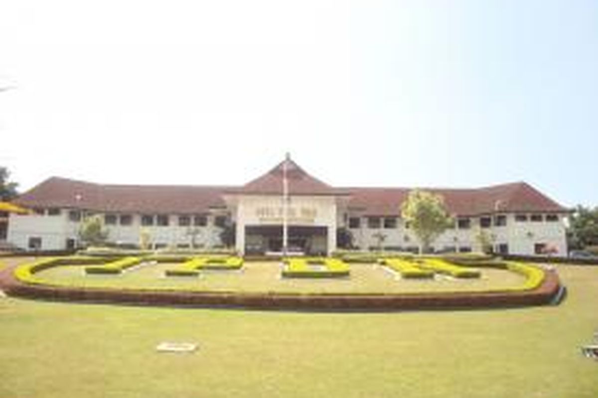 Halaman depan Kampus Institut Pemerintahan Dalam Negeri (IPDN) Jatinangor, Sumedang, Jawa Barat.