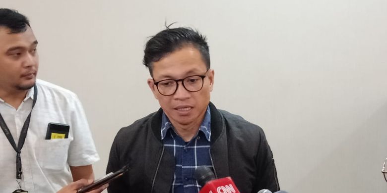 Direktur Eksekutif Amnesty International Indonesia Usman Hamid di Gedung Bareskrim Mabes Polri, Jakarta Selatan, Senin (8/7/2019).