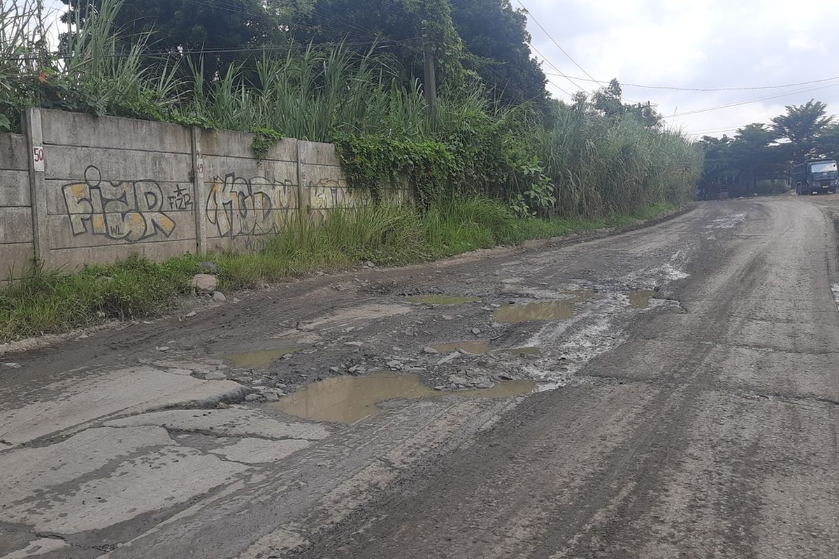 Sekda Jabar: Lebih dari 50 Persen Jalan Parung Panjang Rusak, Perbaikan ...