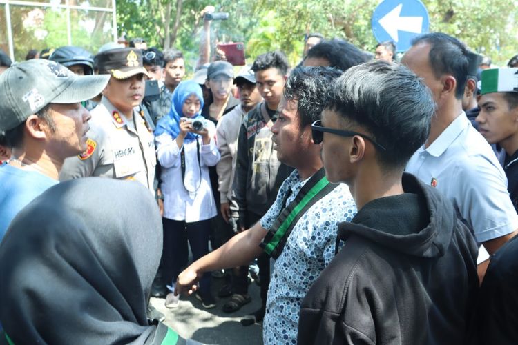 Demo Tuntut Berantas Curanmor, Tiga Orang Dilarikan ke Puskesmas