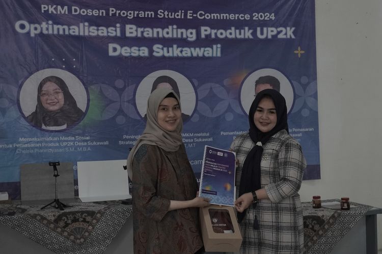 PKM dosen prodi E-Commerxe MNP menggelar Optimalisasi Branding Produk UP2K di Desa Sukawali, Kabupaten Tangerang beberapa waktu lalu