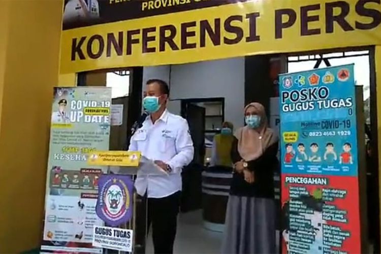 Juru Bicara Gugus Tugas Covid-19 Provinsi Gorontalo, dr Triyanto Bialangi saat mengumumkan penambahan penderita covid-19 sebanyak 5 orang di Kantor Dinas Kesehatan..