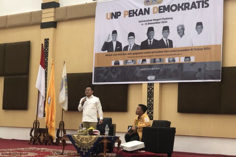 Cawapres nomor urut 1 Muhaimin Iskandar ketika memaparkan visi-misi di Universitas Negeri Padang (UNP), Padang, Sumatera Barat, Senin (4/12/2023). 