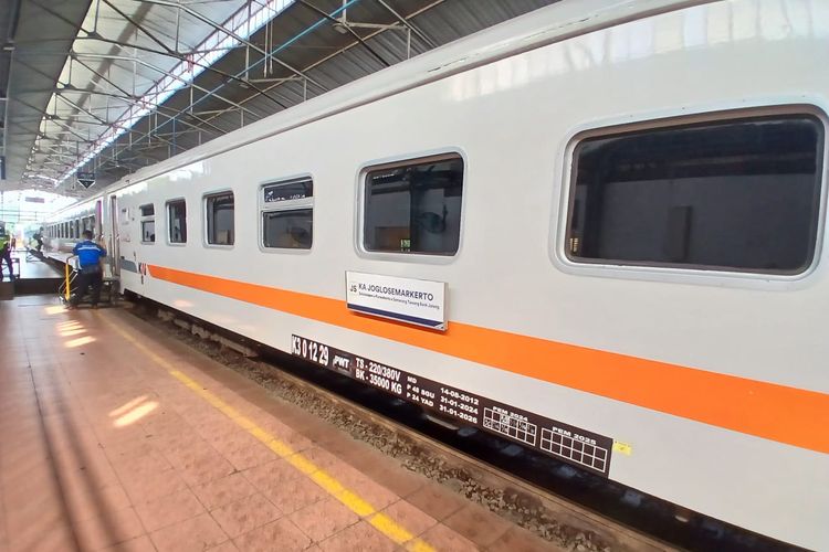 Lebih dari 71.000 tiket Kereta Api (KA) Joglosemarkerto laris terjual selama libur Natal 2025 dan Tahun Baru 2026. Angka ini menunjukkan KA Joglosemarkerto sebagai kereta api paling favorit sepanjang periode libur panjang.