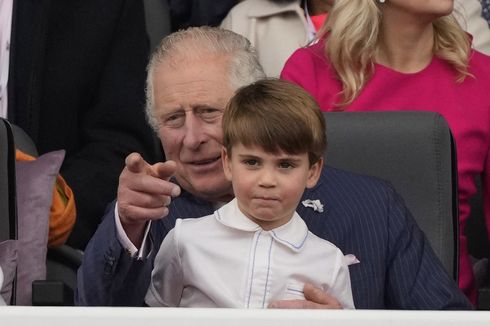 Pangeran Charles Tunjukkan Sisi Manis sebagai Kakek Pangeran Louis