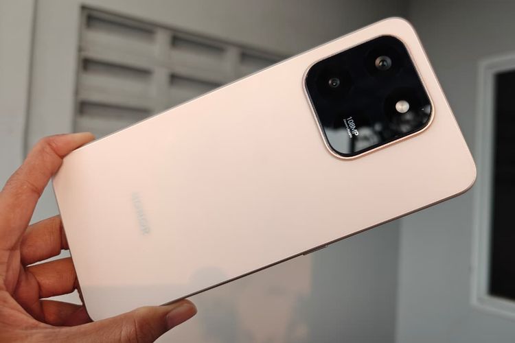 Saya Pakai Honor X7d untuk Memotret di Siang dan Malam Hari, Hasilnya Cukup Tajam