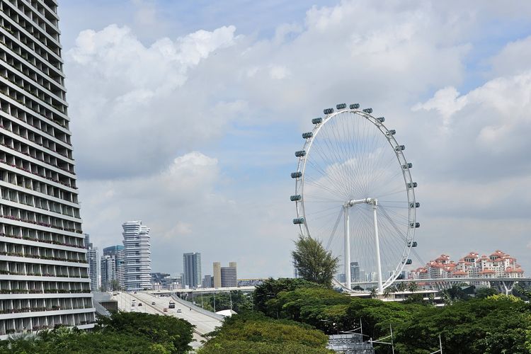 Singapore Flyer dalam bidikan kamera 200 MP Galaxy S23 Ultra.