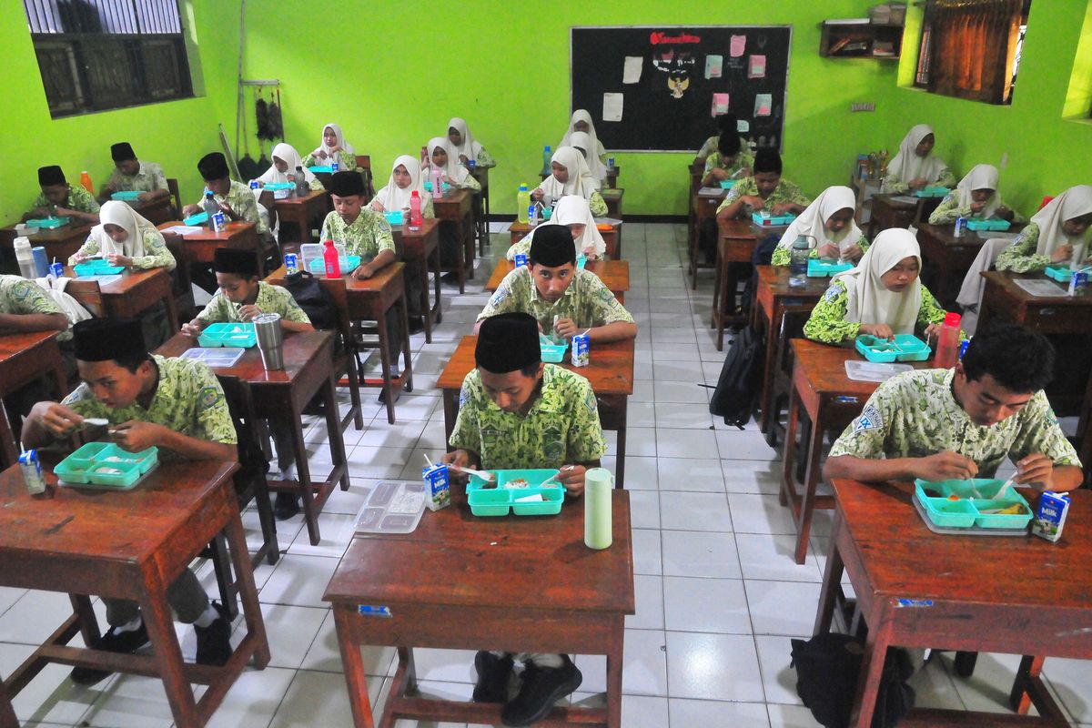 Program Makan Bergizi Gratis Sasar 17 Juta Penerima di 2025 Halaman all