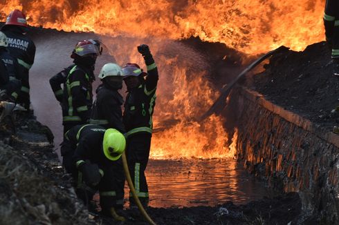 Pipa Minyak Pertamina Terbakar di Dekat Tol Purbaleunyi, Lalu Lintas Lumpuh