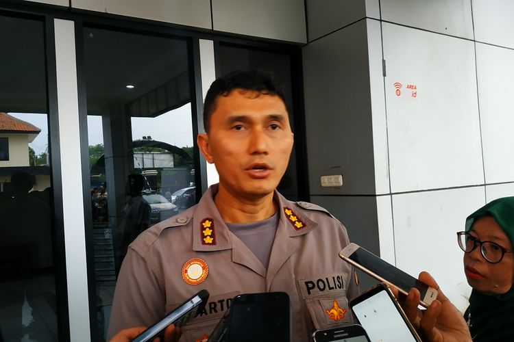 Kapolres Metro Bekasi Kota Kombes Indarto memberikan keterangan kepada wartawan di mapolres, Rabu (20/11/2019).