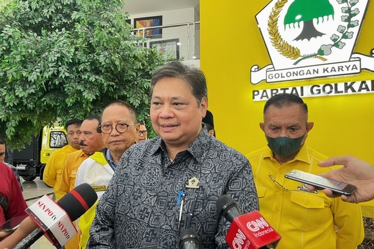 Ketua Umum Partai Golkar Airlangga Hartarto ditemui di kantor DPP Partai Golkar, Slipi, Jakarta Barat, Selasa (22/11/2022). 